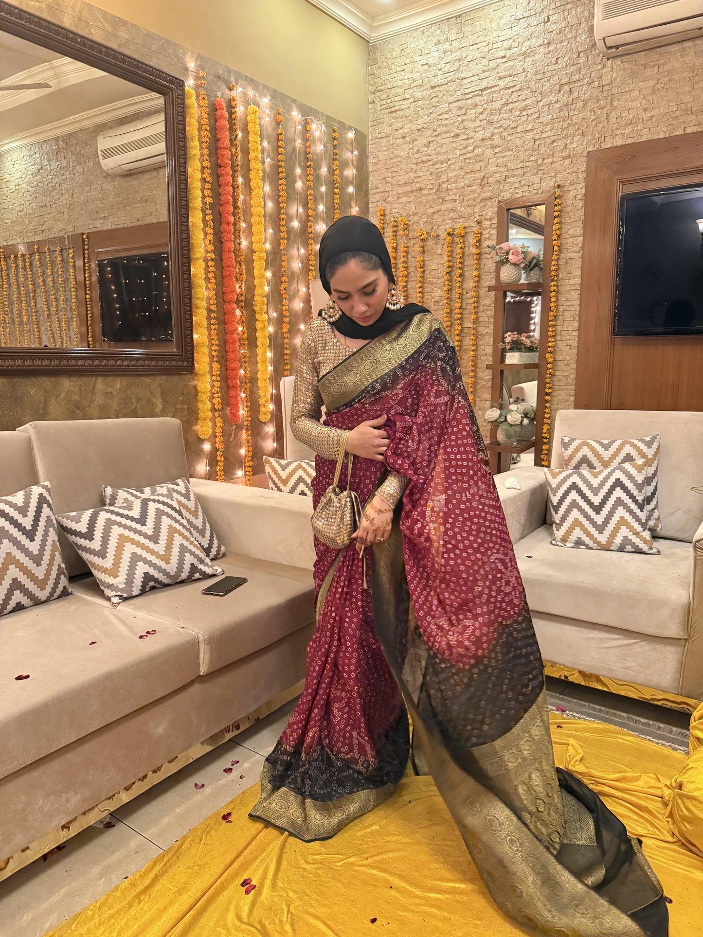Janhvi Bandhni Saree