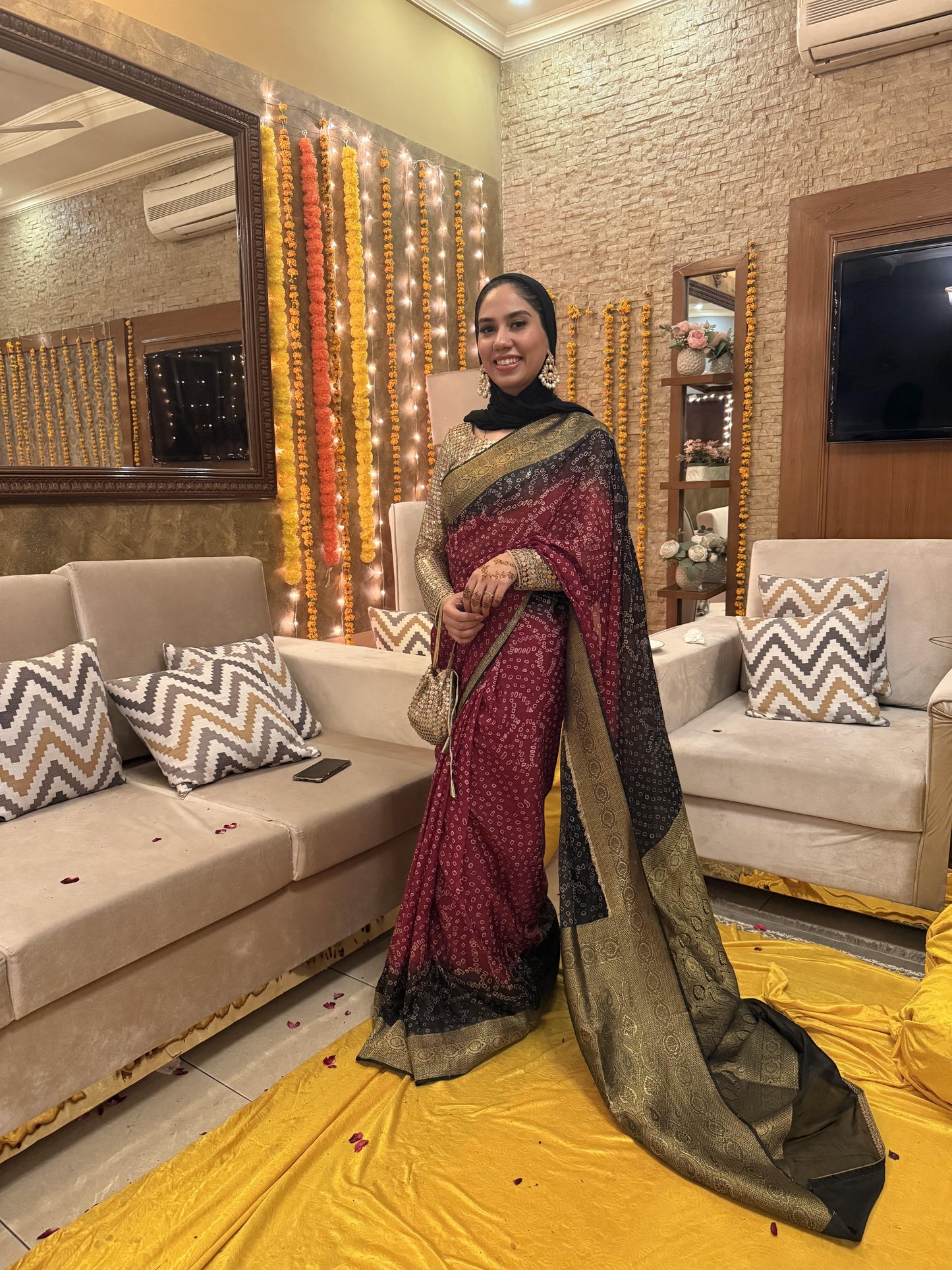 Janhvi Bandhni Saree