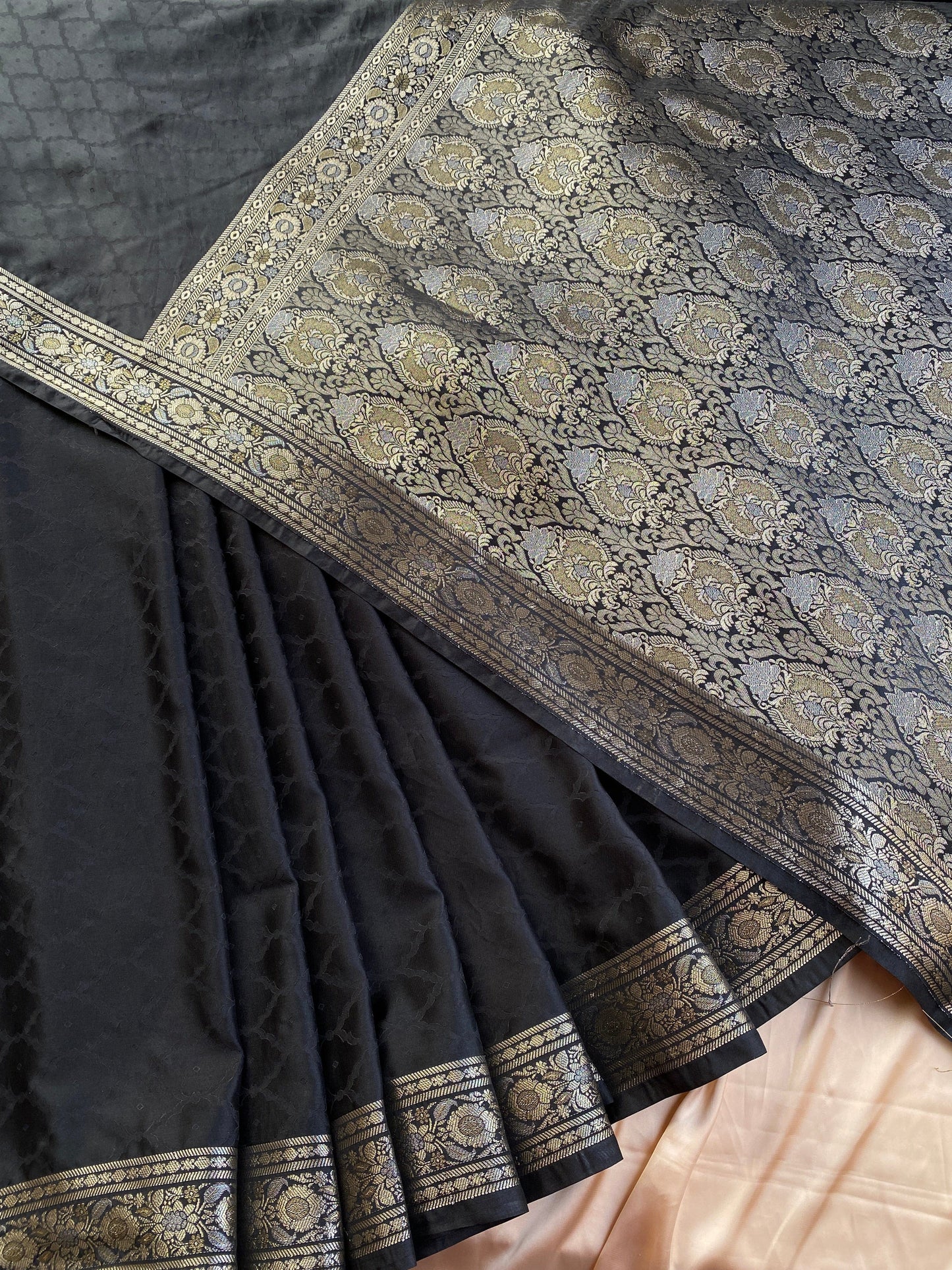 Maharani Self Embossed - Black